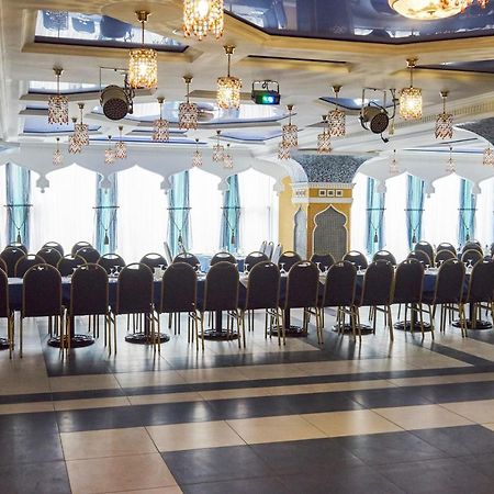 Hotel Східний à Berezhany Extérieur photo
