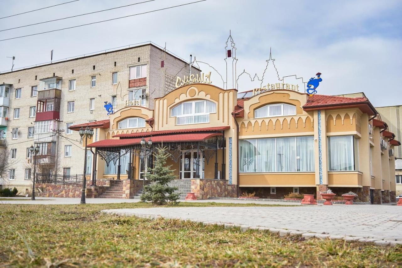 Hotel Східний à Berezhany Extérieur photo