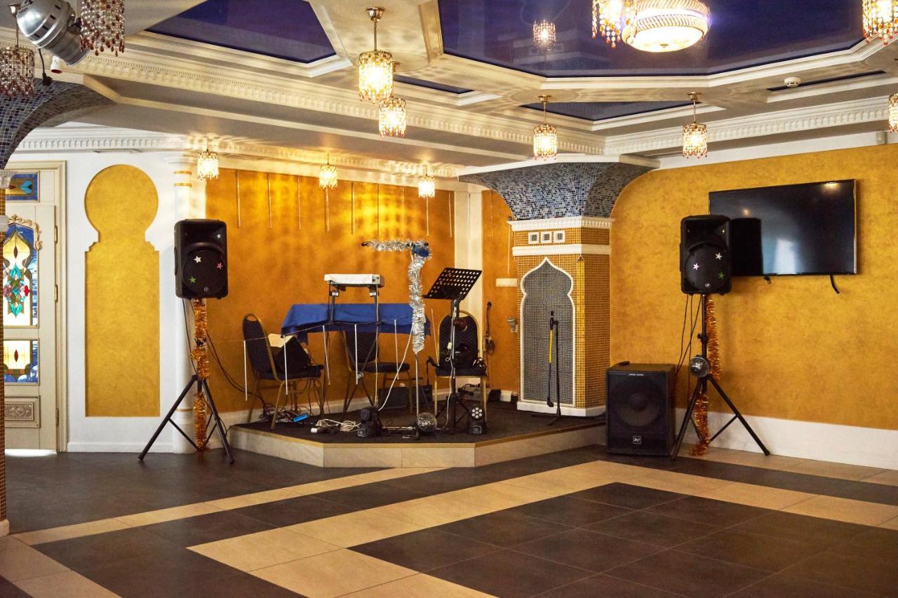 Hotel Східний à Berezhany Extérieur photo