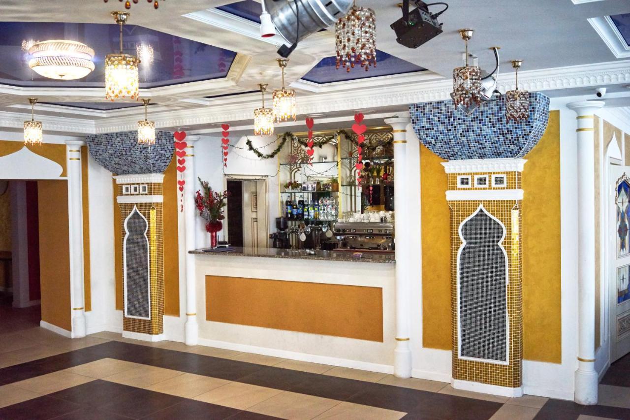 Hotel Східний à Berezhany Extérieur photo
