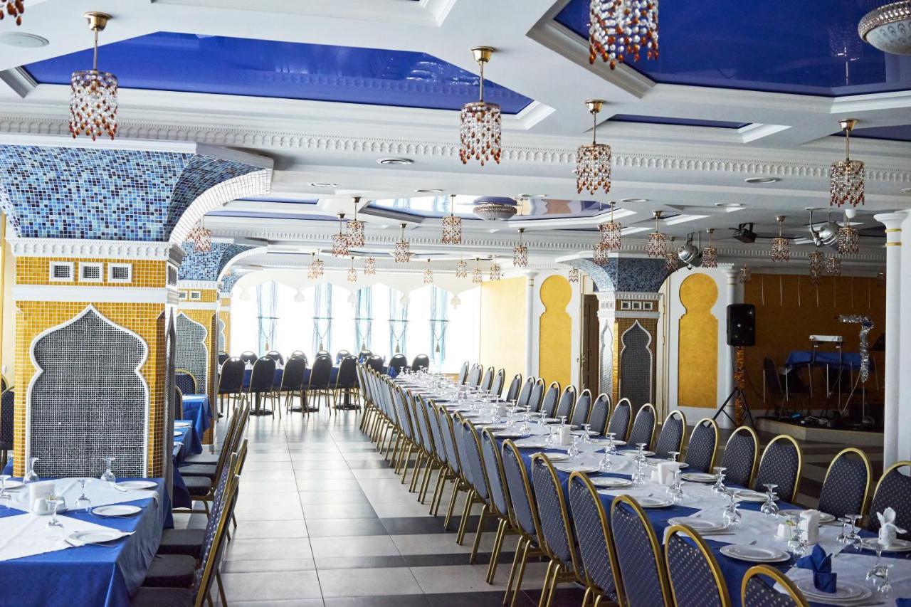 Hotel Східний à Berezhany Extérieur photo