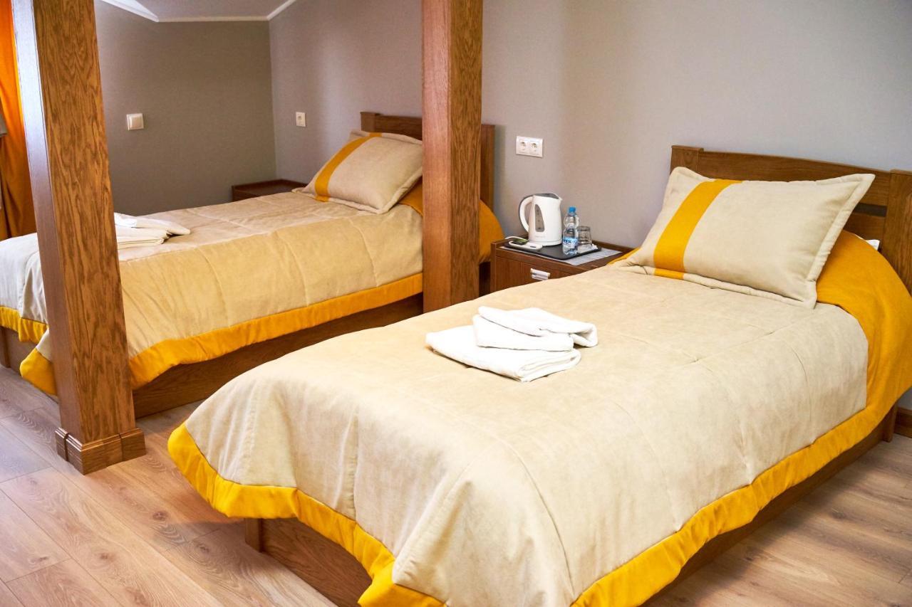Hotel Східний à Berezhany Extérieur photo