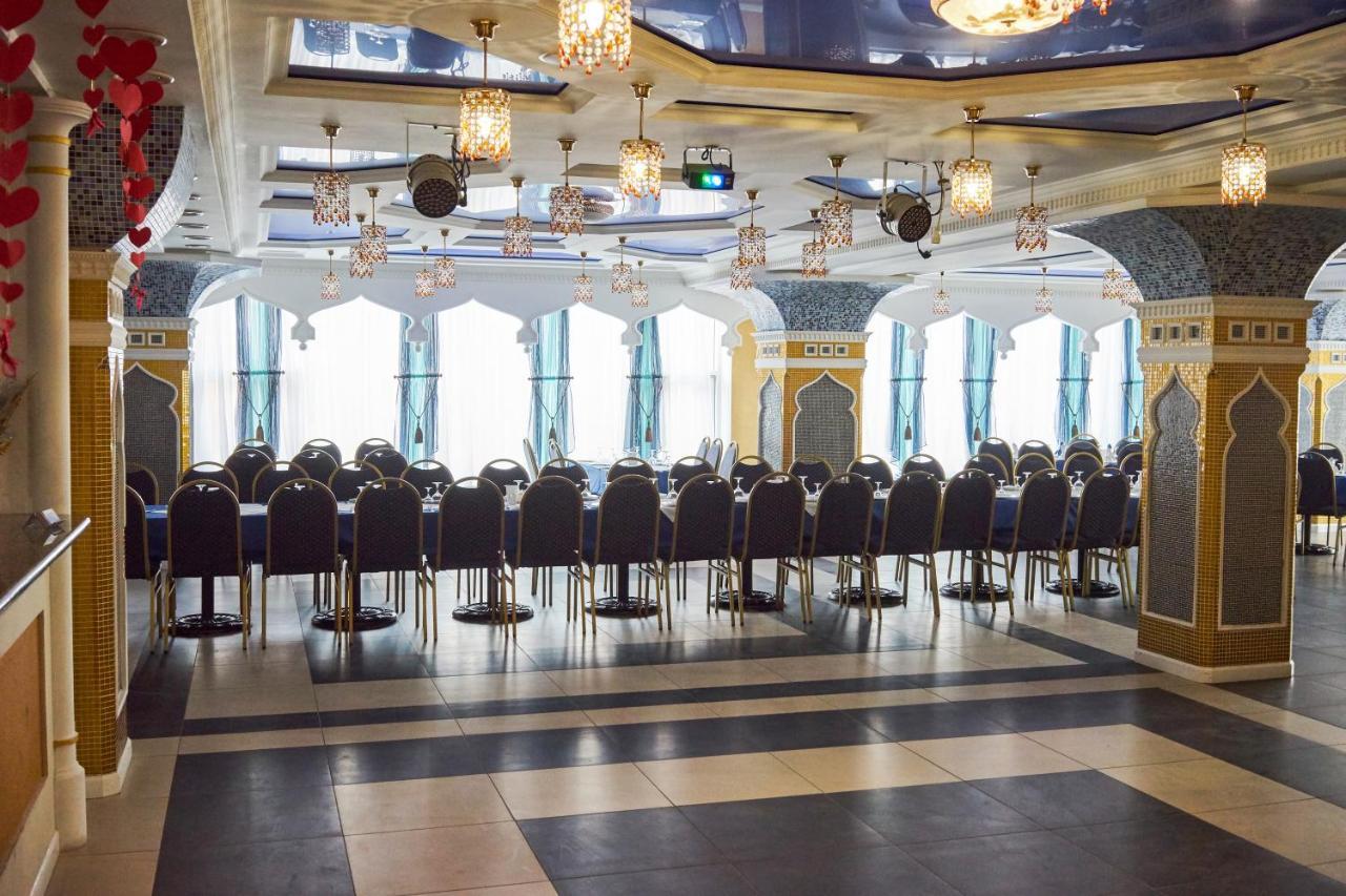 Hotel Східний à Berezhany Extérieur photo