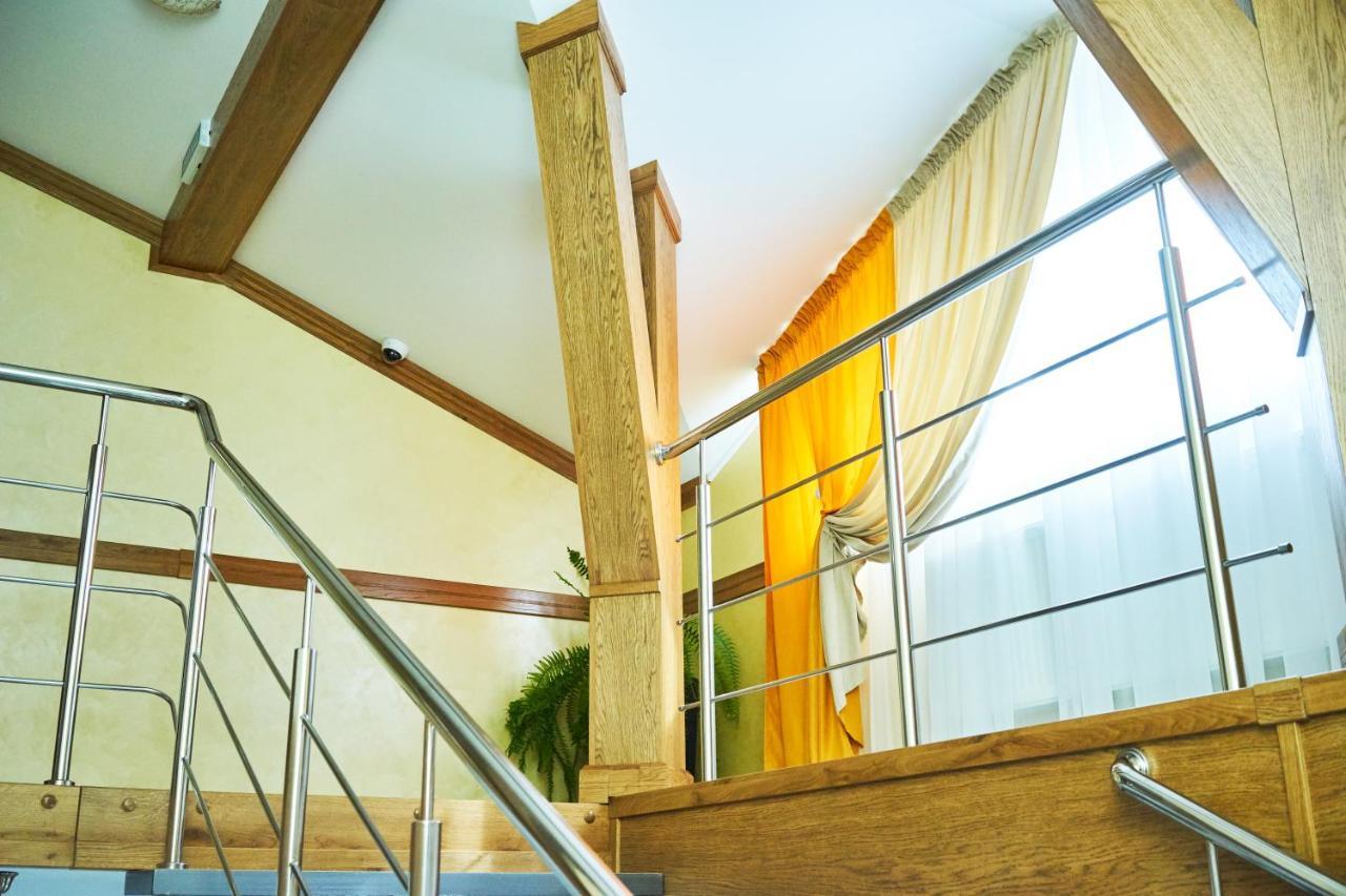 Hotel Східний à Berezhany Extérieur photo