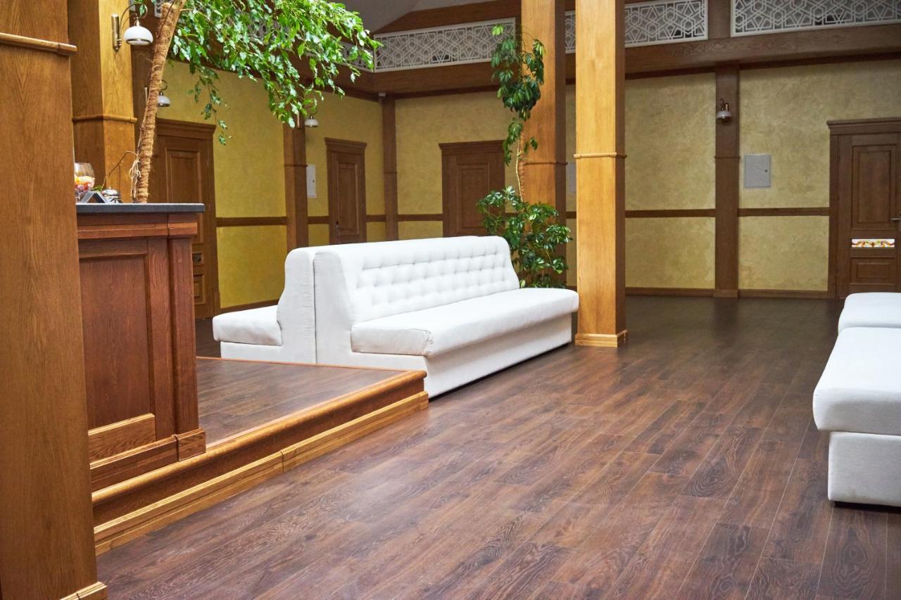 Hotel Східний à Berezhany Extérieur photo