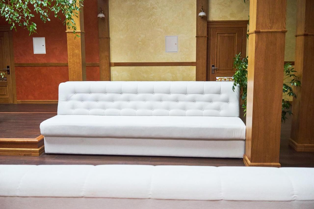 Hotel Східний à Berezhany Extérieur photo