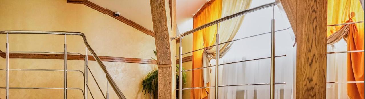 Hotel Східний à Berezhany Extérieur photo