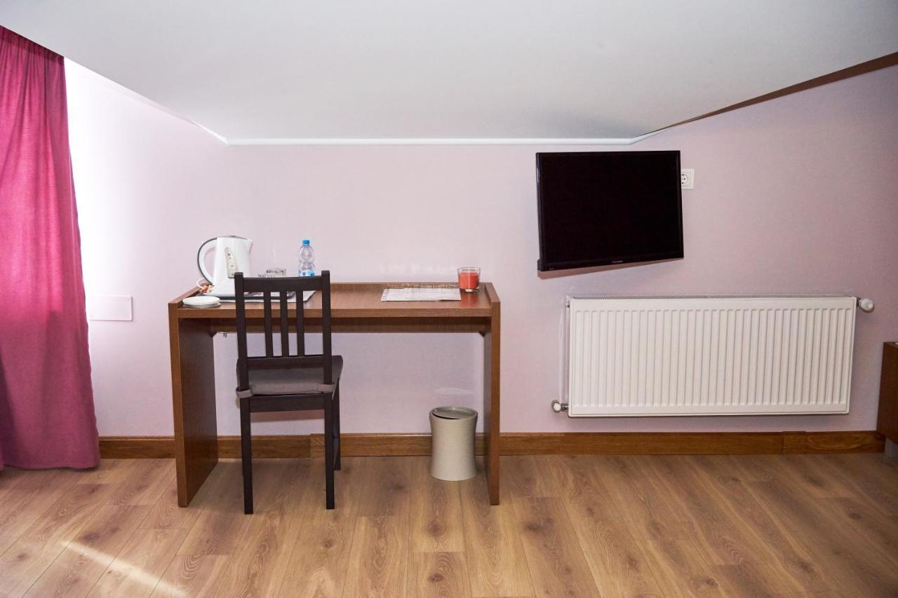 Hotel Східний à Berezhany Extérieur photo