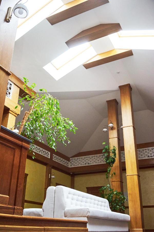 Hotel Східний à Berezhany Extérieur photo