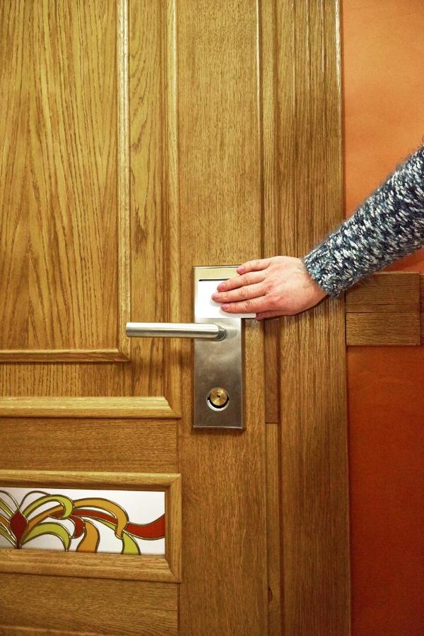 Hotel Східний à Berezhany Extérieur photo
