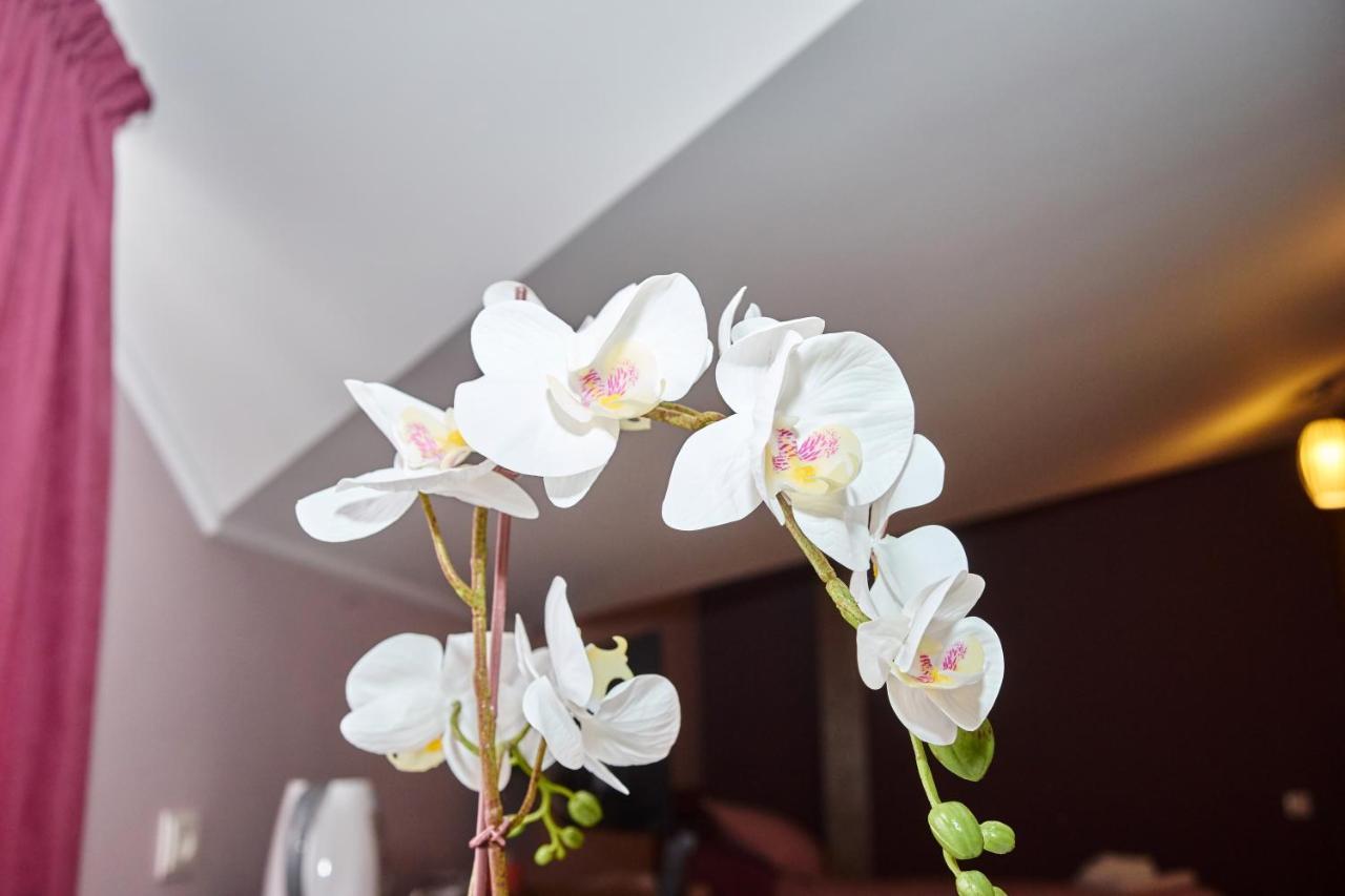 Hotel Східний à Berezhany Extérieur photo