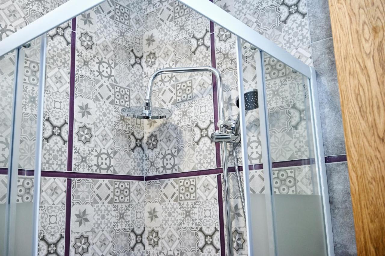 Hotel Східний à Berezhany Extérieur photo