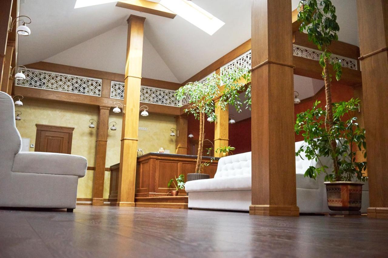 Hotel Східний à Berezhany Extérieur photo