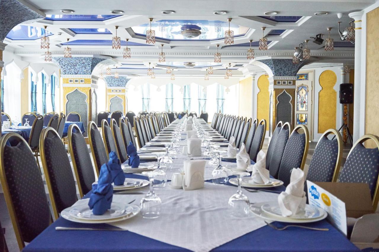 Hotel Східний à Berezhany Extérieur photo