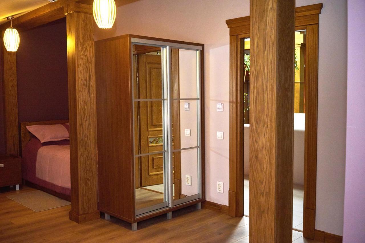 Hotel Східний à Berezhany Extérieur photo