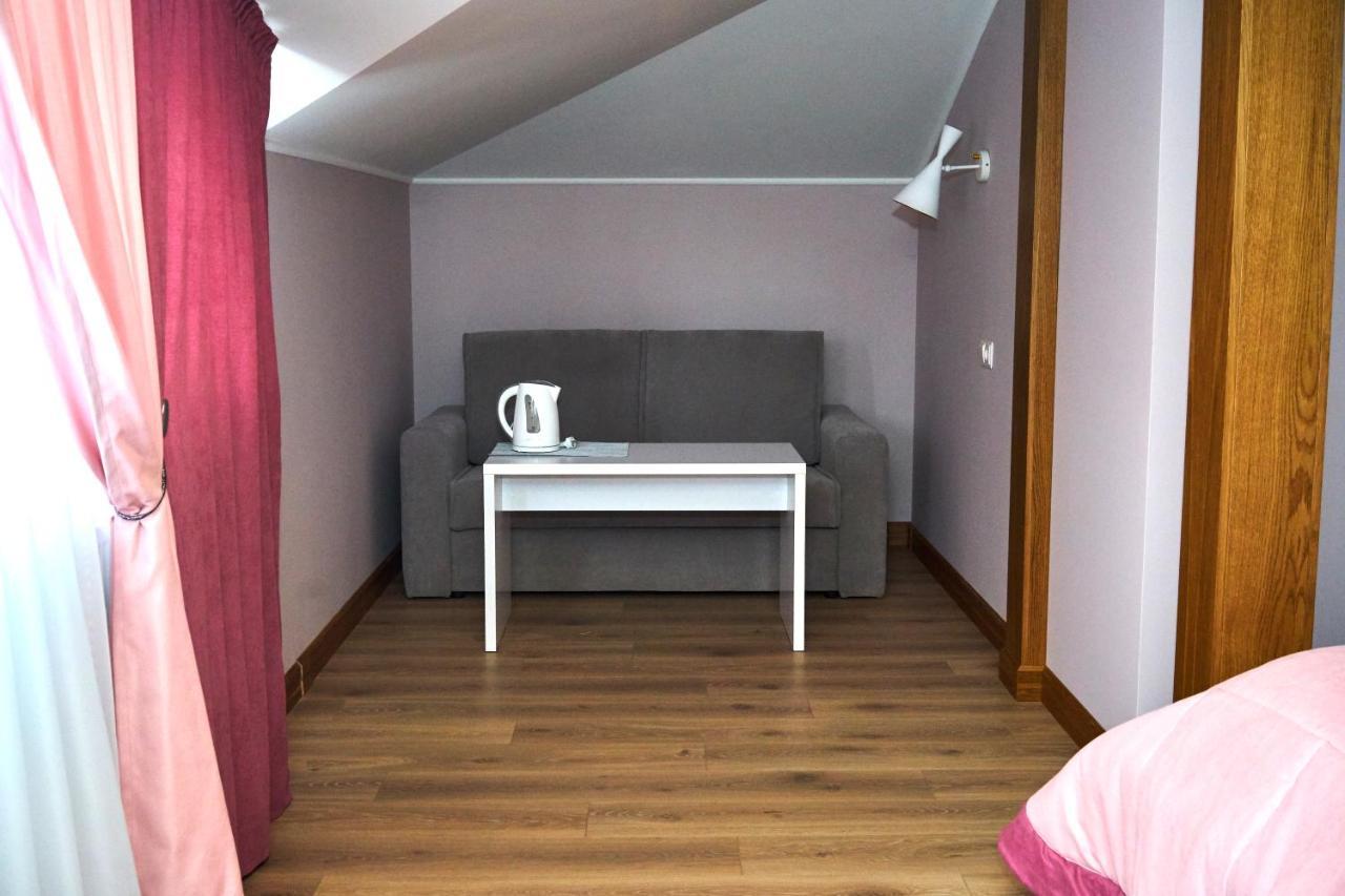 Hotel Східний à Berezhany Extérieur photo