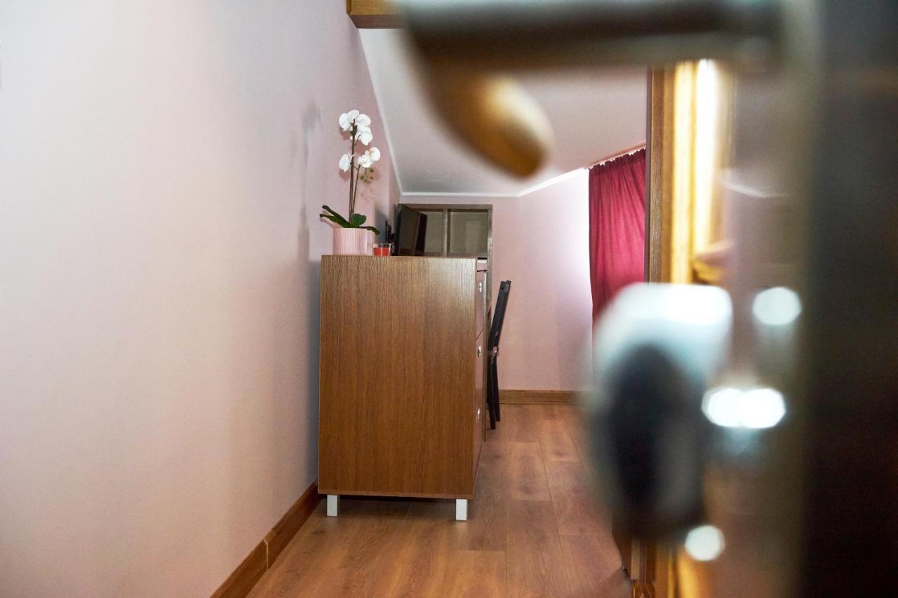 Hotel Східний à Berezhany Extérieur photo