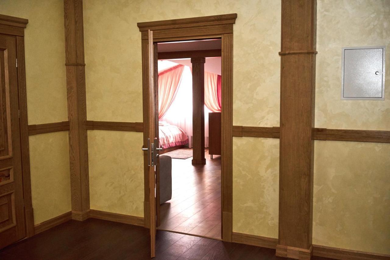 Hotel Східний à Berezhany Extérieur photo
