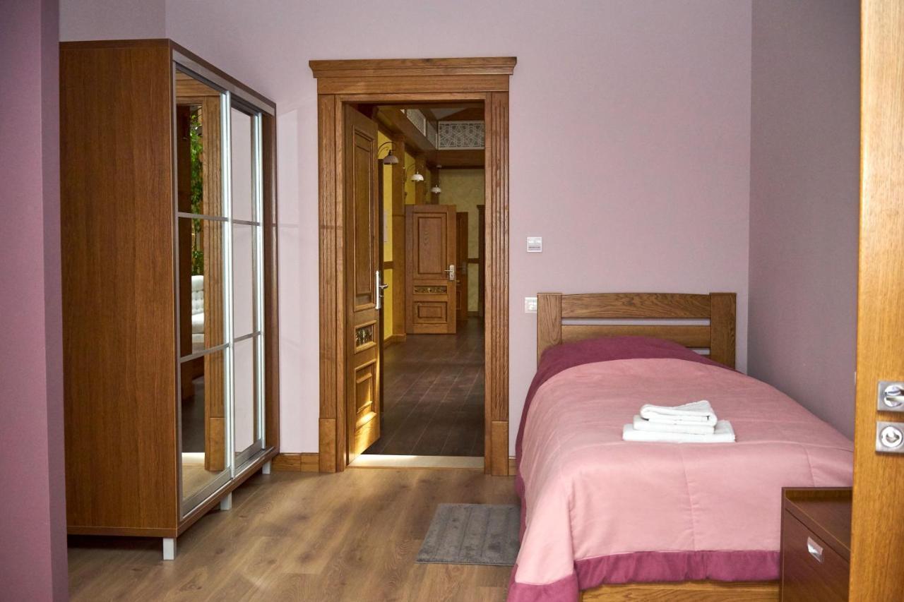 Hotel Східний à Berezhany Extérieur photo