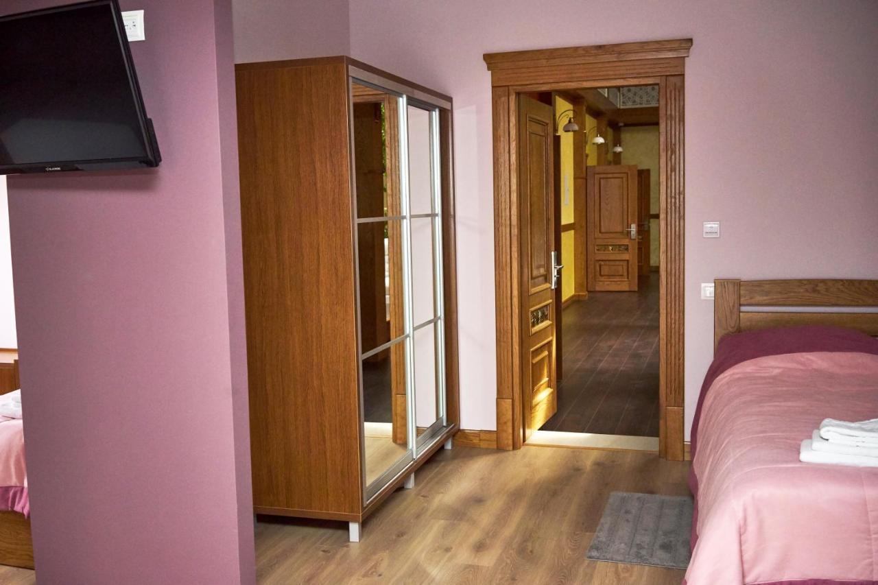 Hotel Східний à Berezhany Extérieur photo