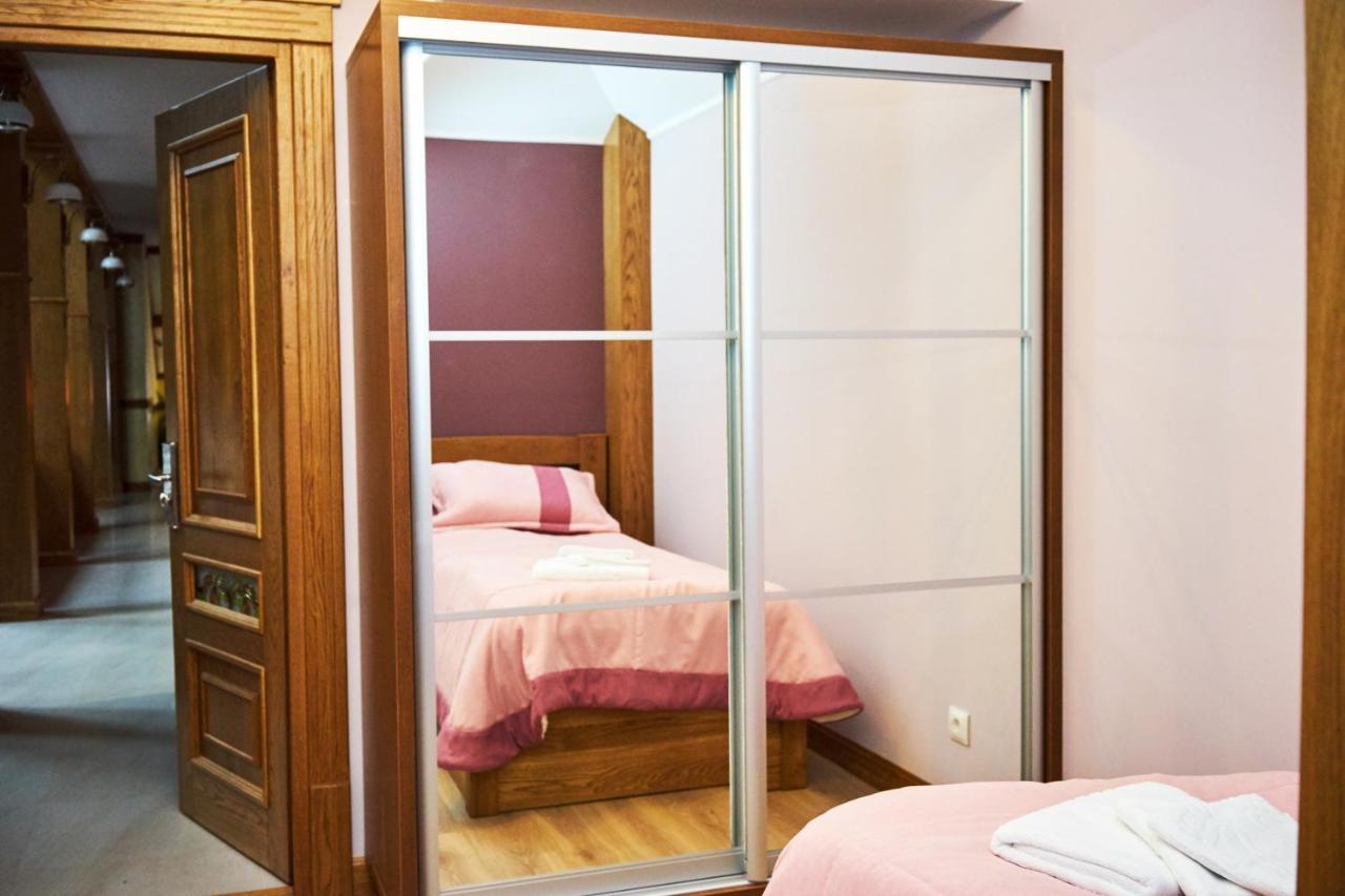 Hotel Східний à Berezhany Extérieur photo