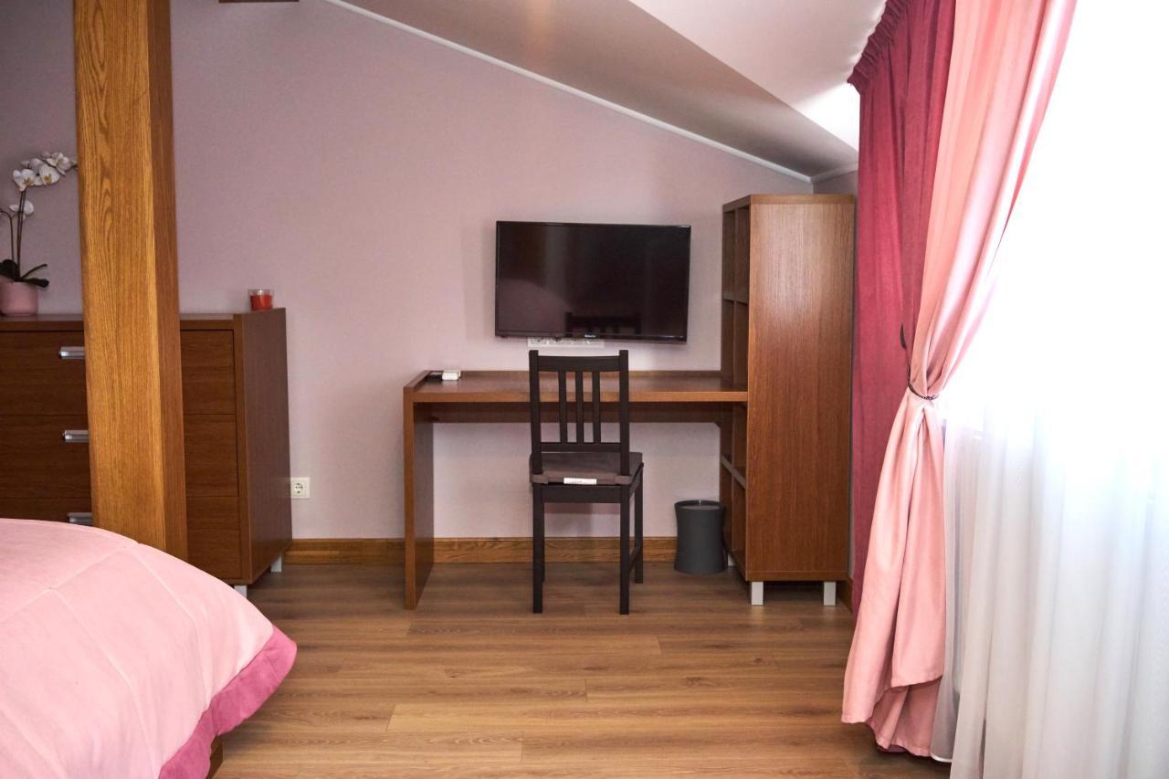 Hotel Східний à Berezhany Extérieur photo