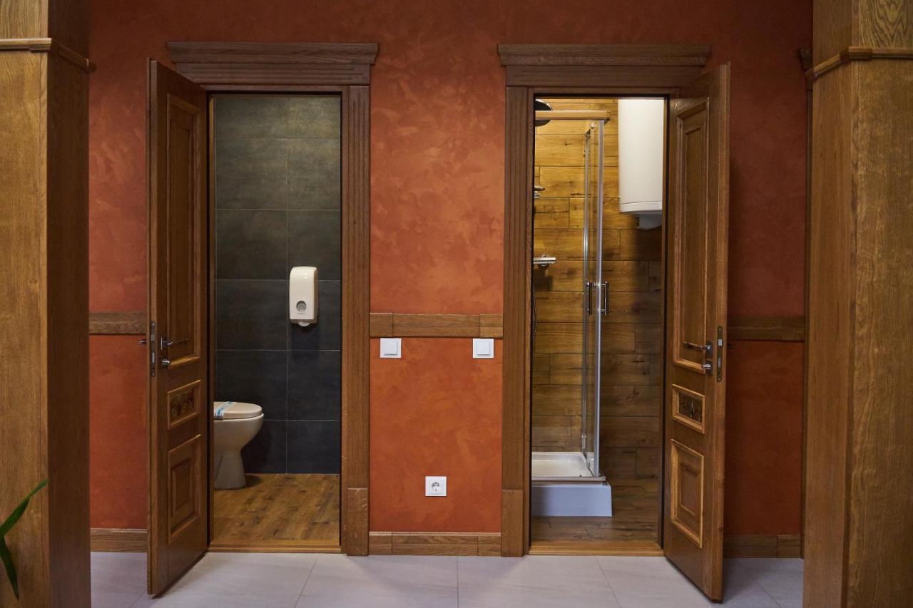 Hotel Східний à Berezhany Extérieur photo