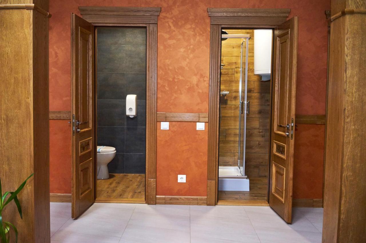 Hotel Східний à Berezhany Extérieur photo